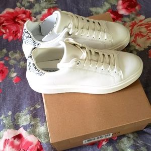 STEVE MADDEN CATCHER SNEAKERS - WHITE MULTI